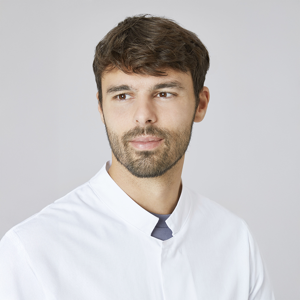 Element 6 of 9 (image) – Men's lab coats