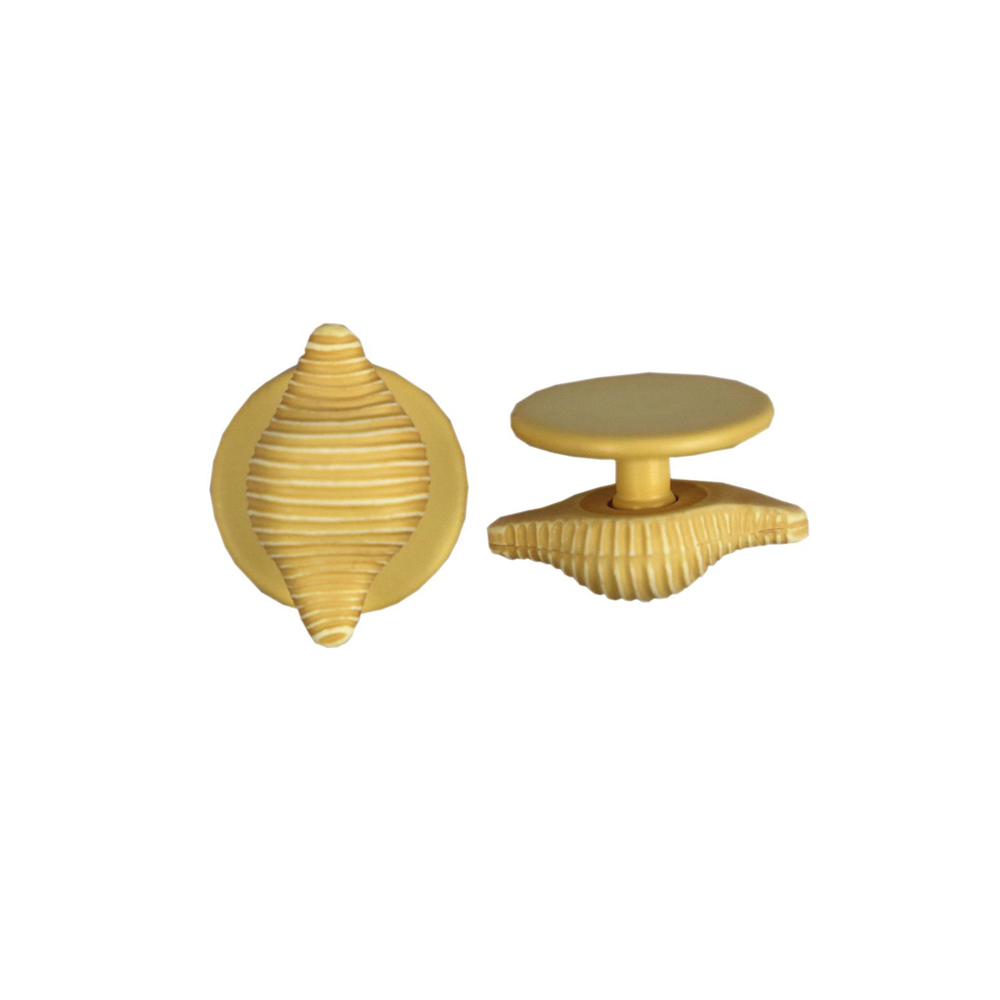 Kugelknöpfe mit Muschelmotiv