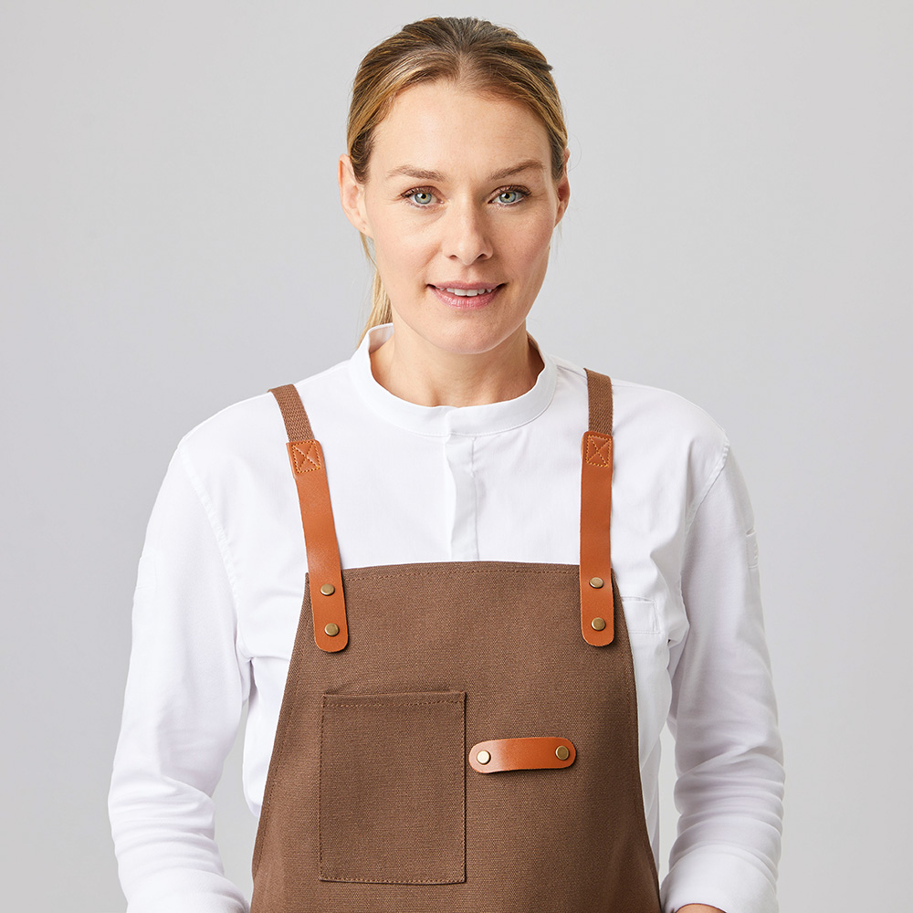  Nahansicht,Zier-Label aus PU-Leder auf Brusthöhe links, bedruckbar,Nackenband mit je 2 Druckknöpfen